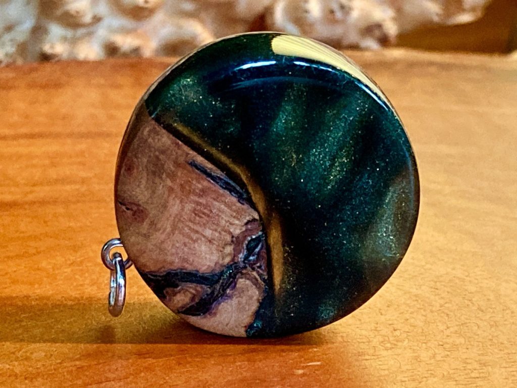 Edle Holzanhänger mit Epoxidharz